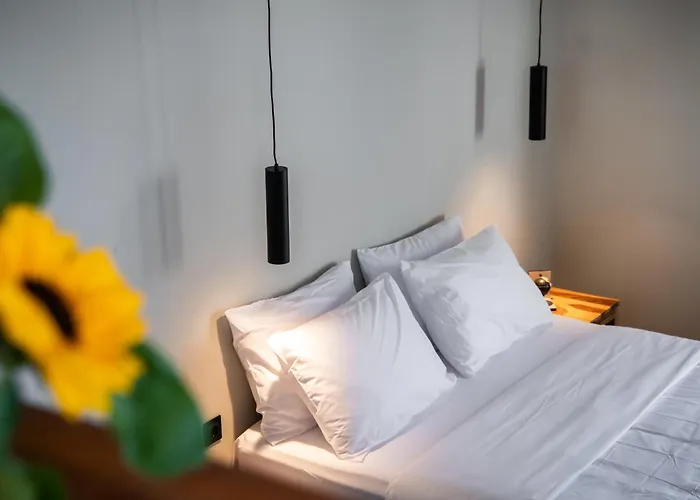 別荘 Av - Giorgio Kariá