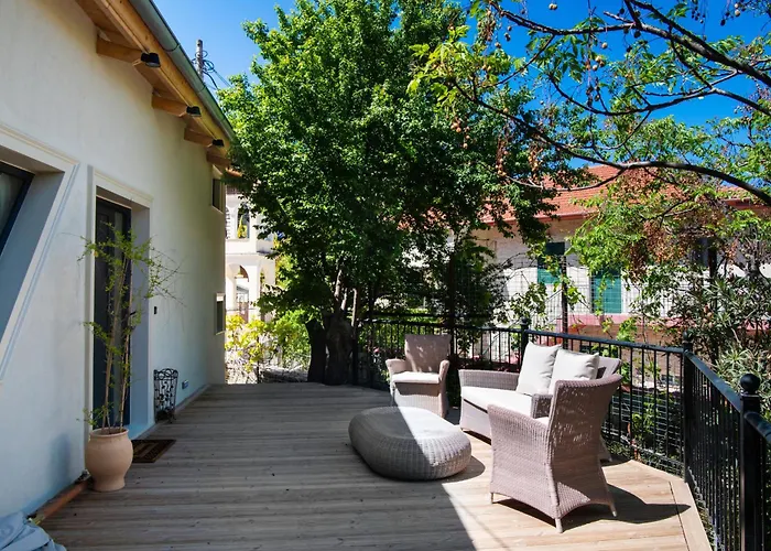 別荘 Av - Giorgio Kariá